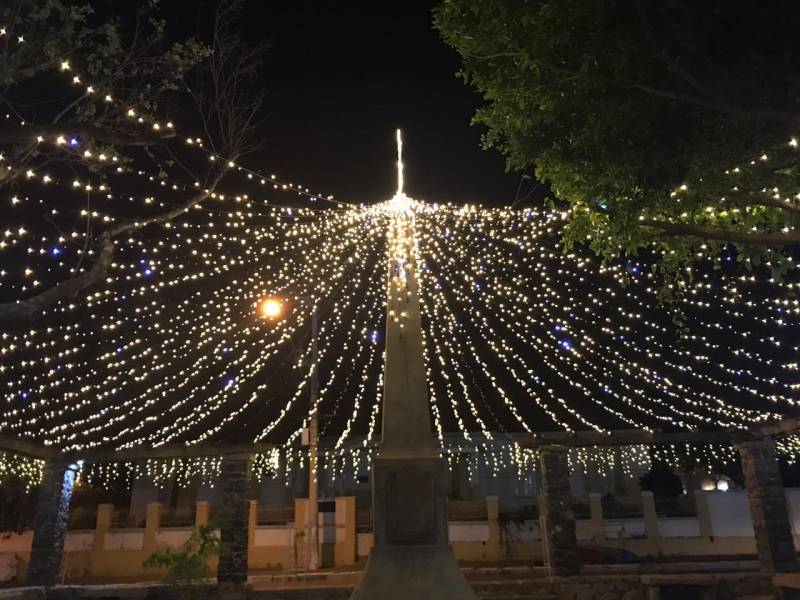 Natal Luz e Magia: Mais de 300 mil micro-lâmpadas iluminam a Praça da  Matriz e vias centrais da cidade - Prefeitura Municipal de Arcos